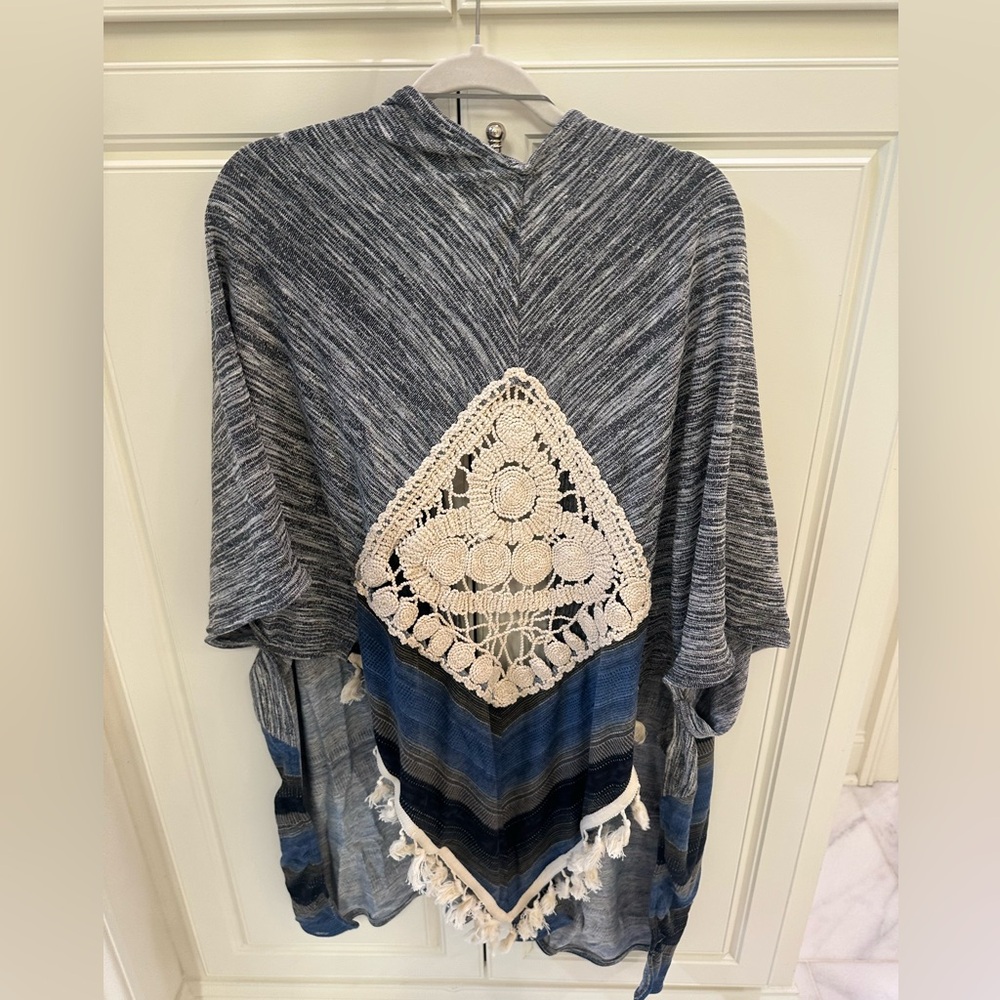 Hayden Los Angeles Cardigan Top Womens 1XL/2XL Gray Aztec Crochet Short Sleeve - Picture 4 of 6